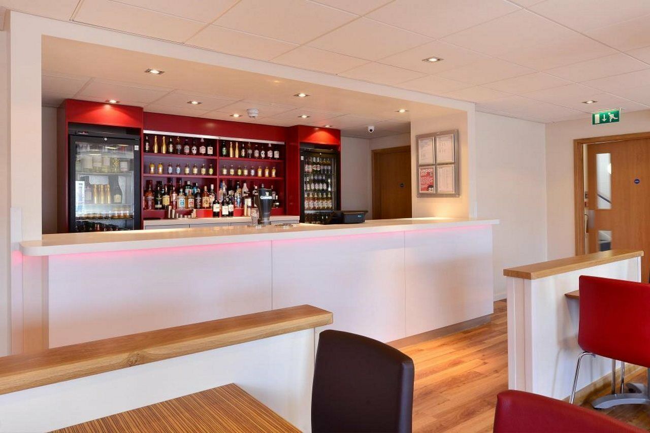 Travelodge London Raynes Park Ngoại thất bức ảnh