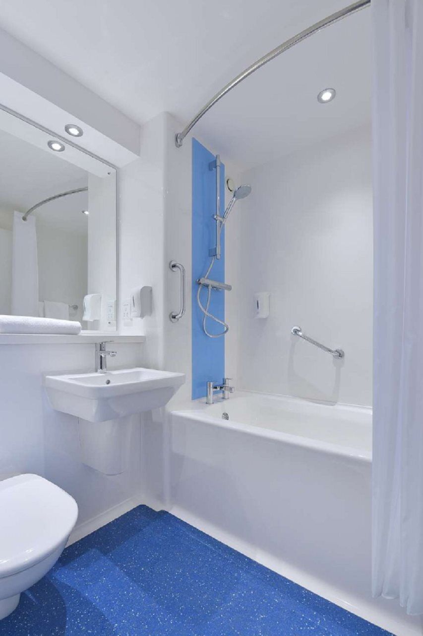 Travelodge London Raynes Park Ngoại thất bức ảnh
